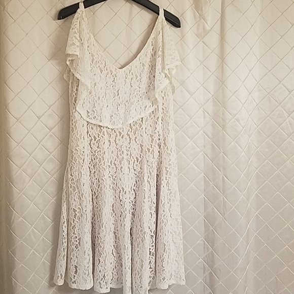 Julian Taylor Dresses & Skirts - Julian Taylor white lace off shoulder dress 12p